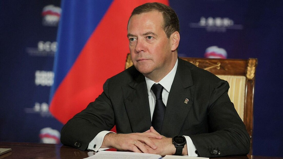 Медведев поручио НАТО-у: Нова фрегата је наш новогодишњи поклон