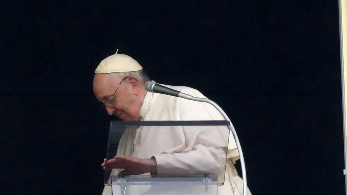 Ватикан планира да натера папу на оставку? Конзервативци припремају "тајни план"
