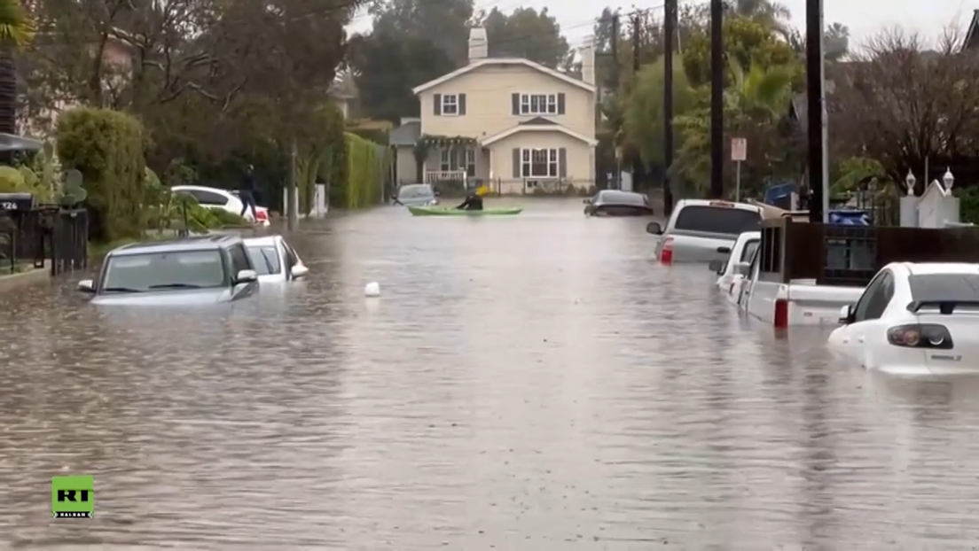 Цео град у Калифорнији евакуисан због обилних падавина