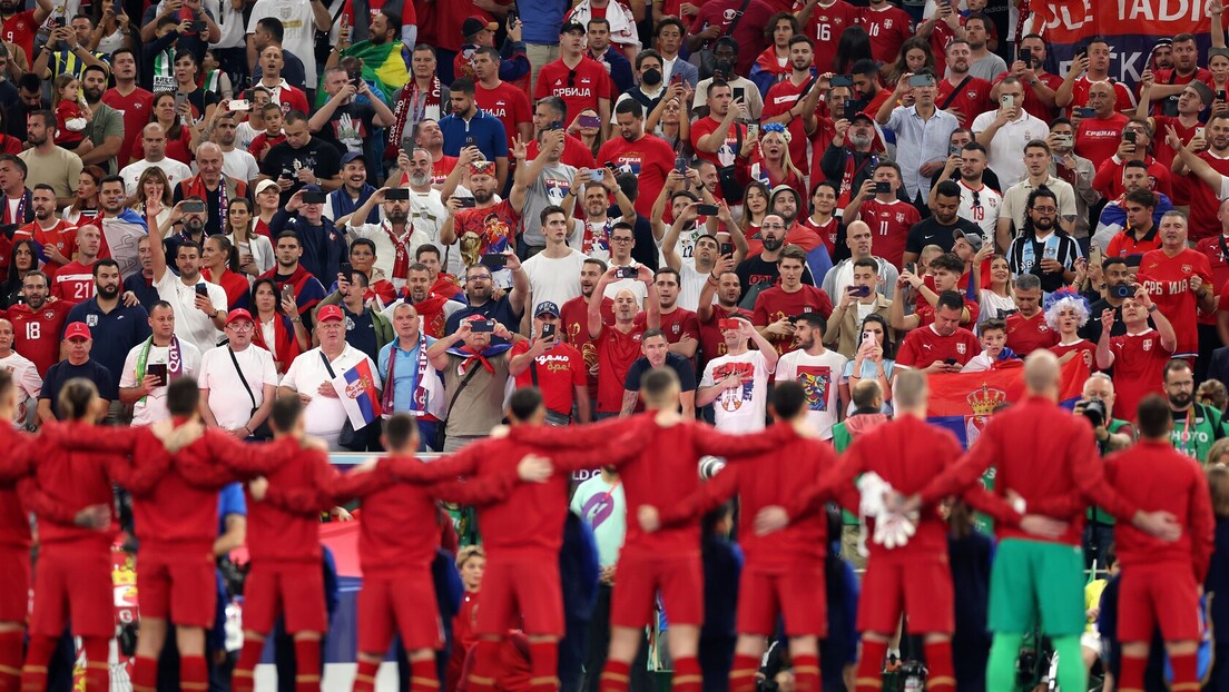 ФИФА казнила Србију због навијача и скандирања, санкције и за седморицу играча