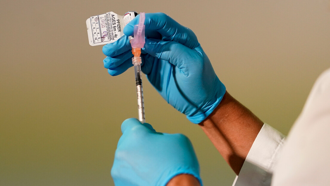 "Фајзерова" бивалентна вакцина против ковида повезана с можданим ударом?