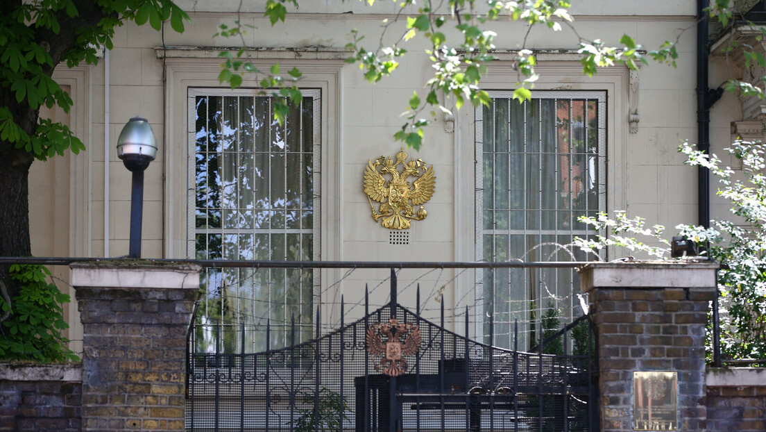 Руска амбасада у Лондону: Не можете гасити ватру бензином