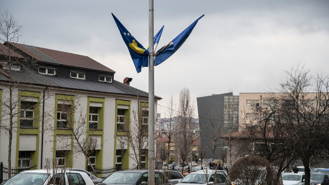 "Политика": Дипломатска контраофанзива Приштине, резултати мршави