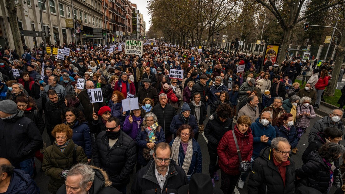 Хиљаде здравствених радника протествовало у Мадриду