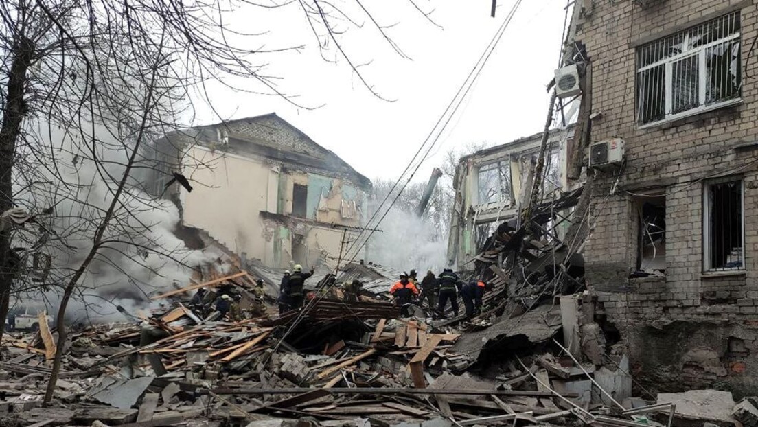 Украјинци гађали цивилне објекте у Доњецку, најмање троје мртвих, испод рушевина заробљени људи