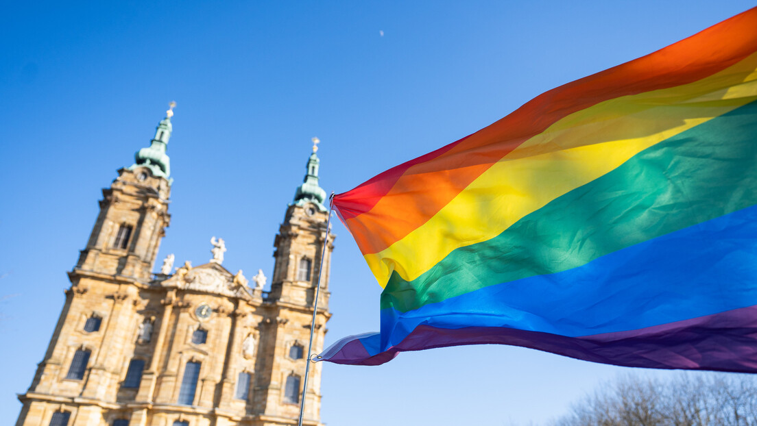Црква Енглеске одлучила да благослови истополне бракове, али ЛГБТ активисти и даље нису задовољни