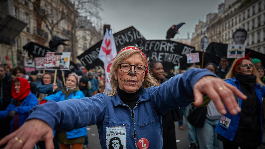 Демонстранти бацају каменице, полиција сузавац: Масовни штрајкови у Француској због пензија (ВИДЕО)