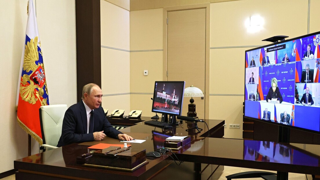 Путин са члановима Савета безбедности о току специјалне војне операције
