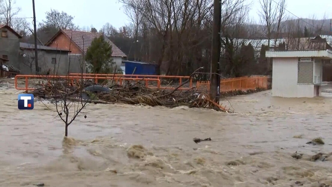 Зубин Поток задесила поплава каква се не памти, најтеже у насељу Јагњеница