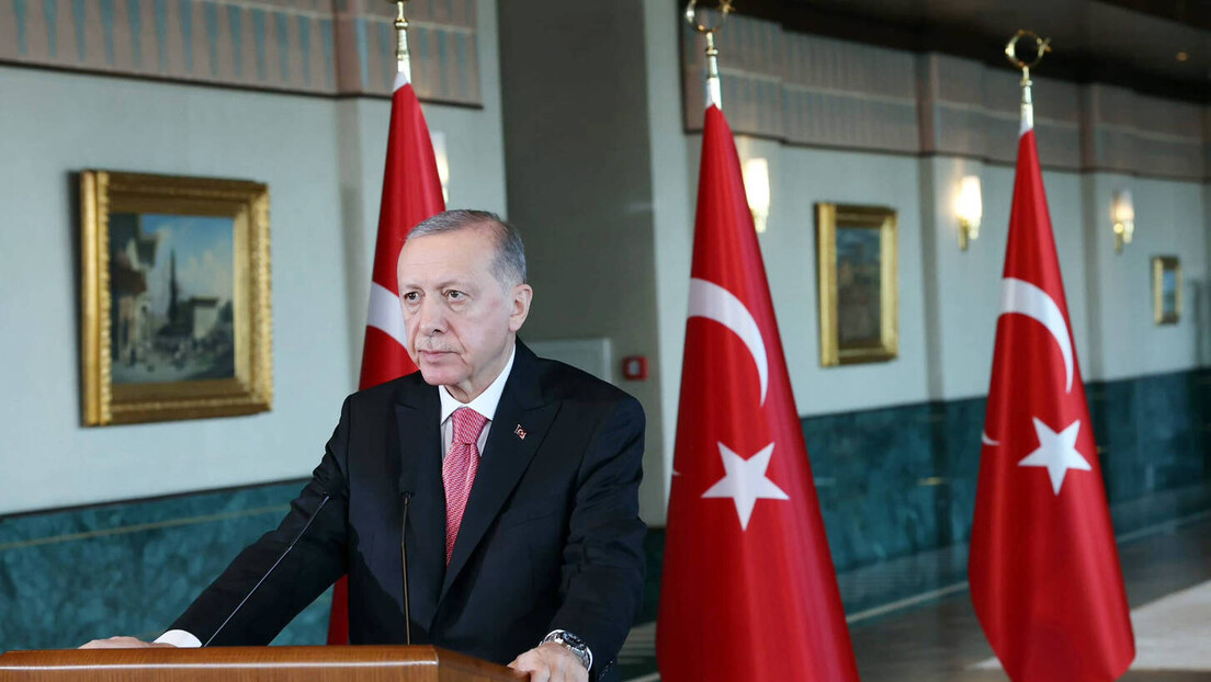 Ердоган потврдио Зеленском и Путину спремност да посредује у преговорима