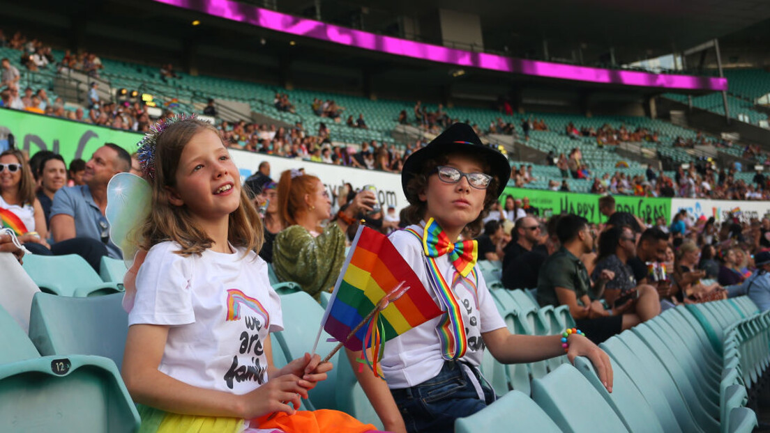 Пораст ЛГБТ популације у Аустралији: Трећина младих тврди да је геј