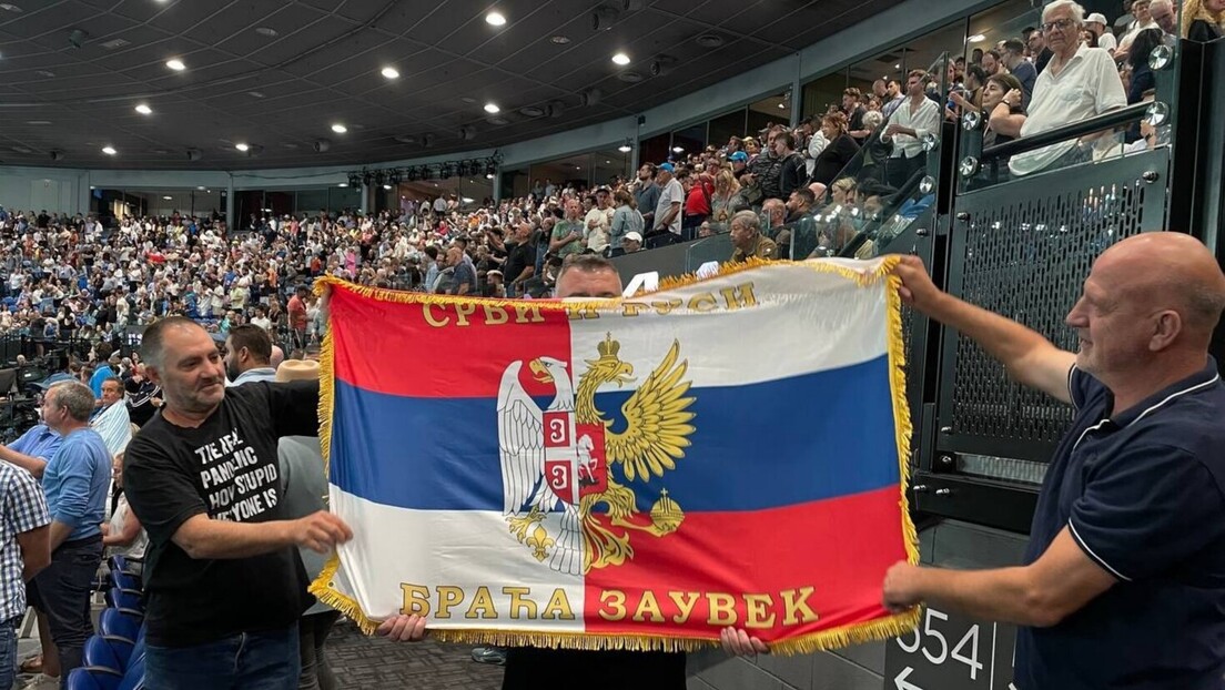 Срби и Рyси браћа заувек - руска застава на мечу Новака и Рубљова
