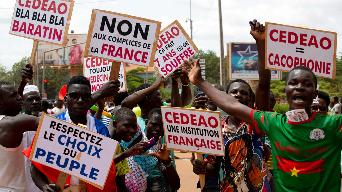 Француска повлачи амбасадора из Буркине Фасо