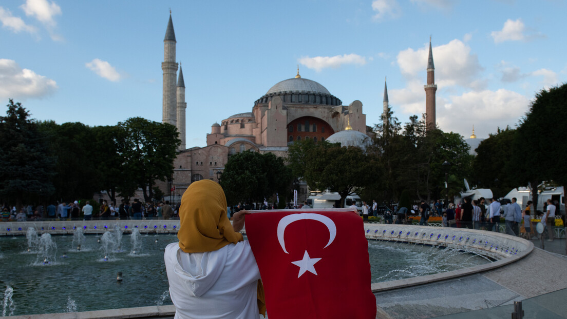 Турска прозвала Европу због спаљивања Курана: Зашто стојите по страни, одговорите