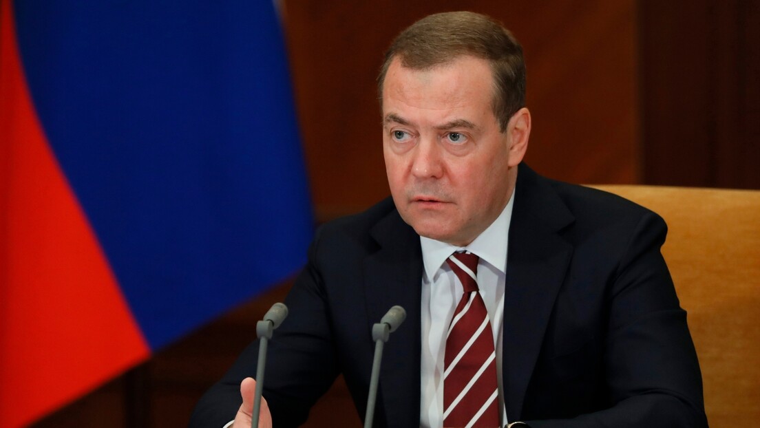 Медведев: Запад нема храбрости да призна неуспех санкција