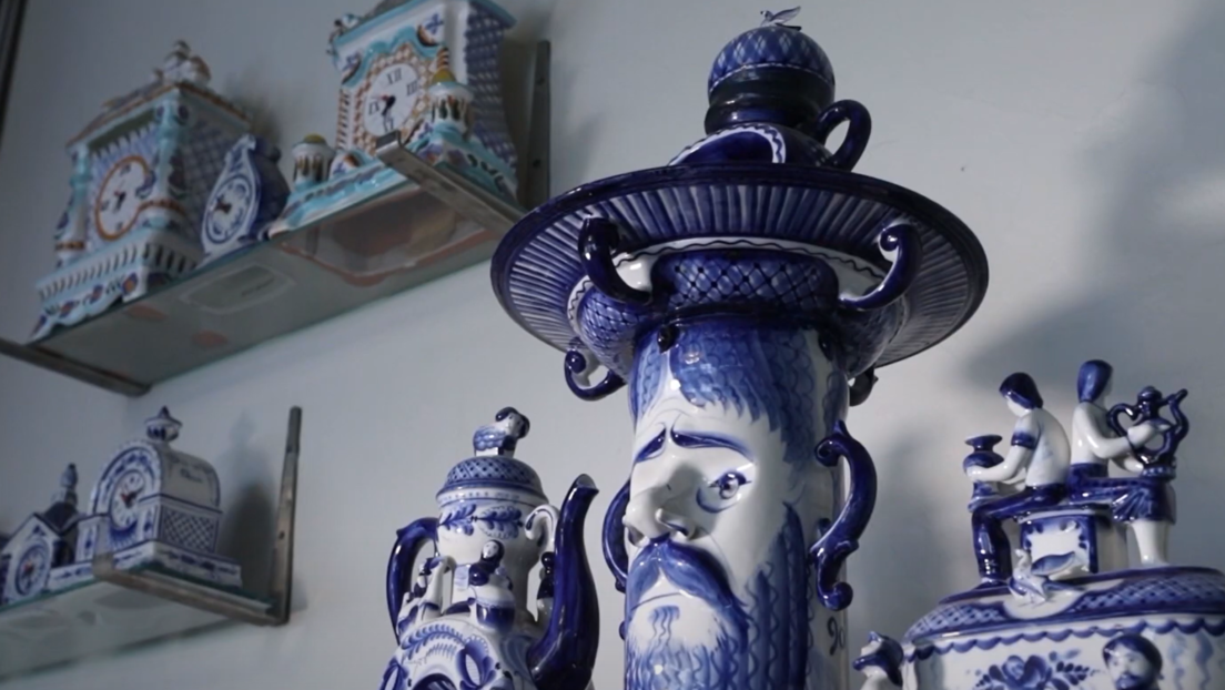 Руски гжељ - керамика у 20 нијанси плаве