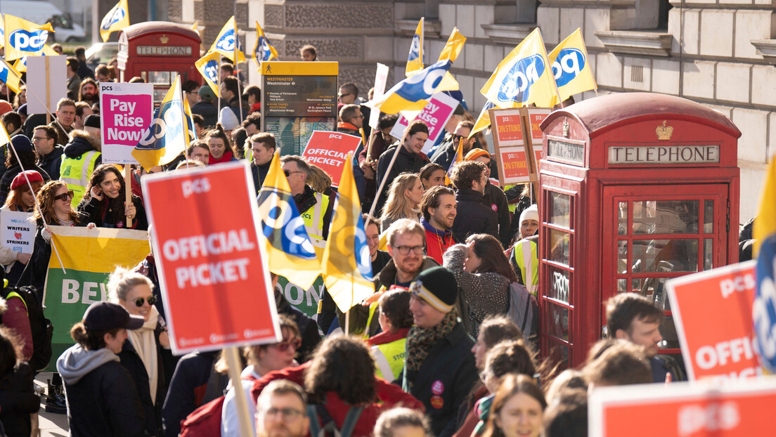 Велики штрајк у Британији: Више од 100.000 наставника обуставља рад