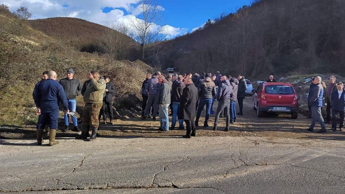 Policija obezbeđuje radove na otetom srpskom zemljištu na severu KiM: Građani protestuju