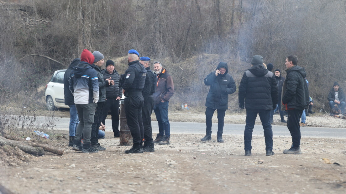 Мештани Дрена и околних села већ три дана протестују због изградње базе косовске полиције