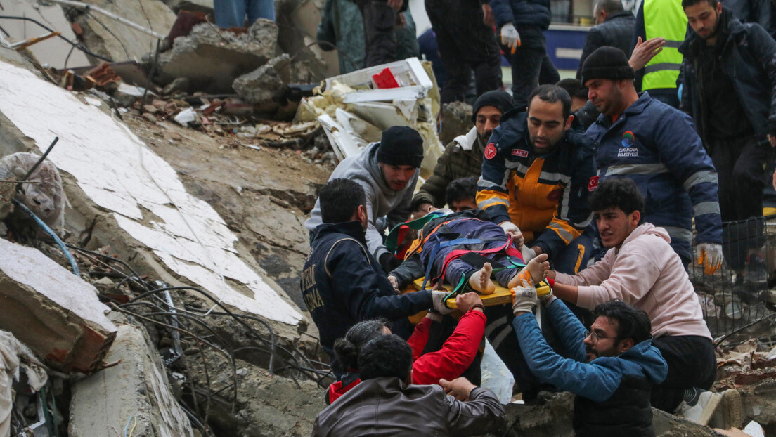 УЖИВО Три јака земљотреса у Турској: Погинуло више од 1.500 људи