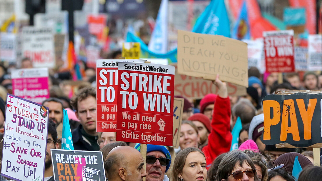 Почео највећи штрајк здравствених радника у историји Велике Британије (ФОТО, ВИДЕО)