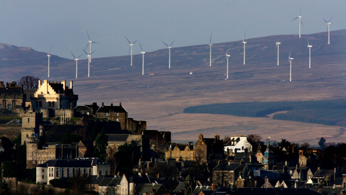 Наопака екологија: Десетине шкотских ветрењача раде на дизел