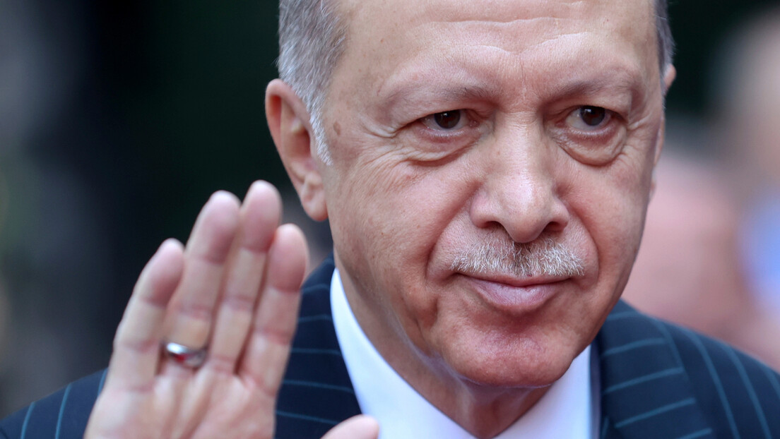 "Гардијан": Ердоган је султан Анкаре и није пријатељ Запада! Казните га!