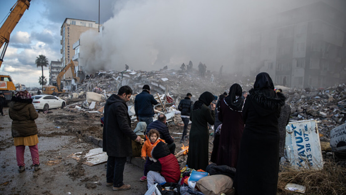Život pobeđuje i pod ruševinama: Prizori iz Turske i Sirije ostavili svet bez reči (FOTO, VIDEO)