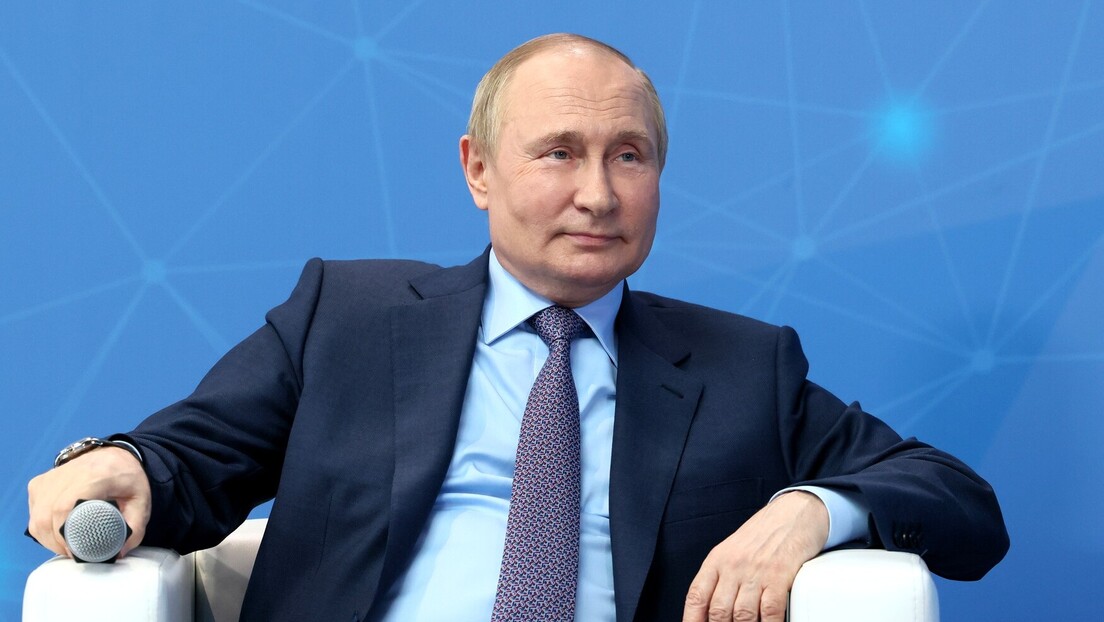 Путин са награђеним научницима: Будите смели, морамо одржати суверенитет