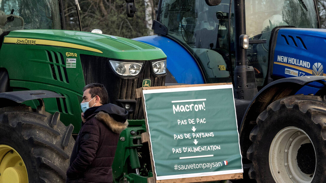 "Спаси свог фармера": Француски ратари тракторима изашли на улице Париза