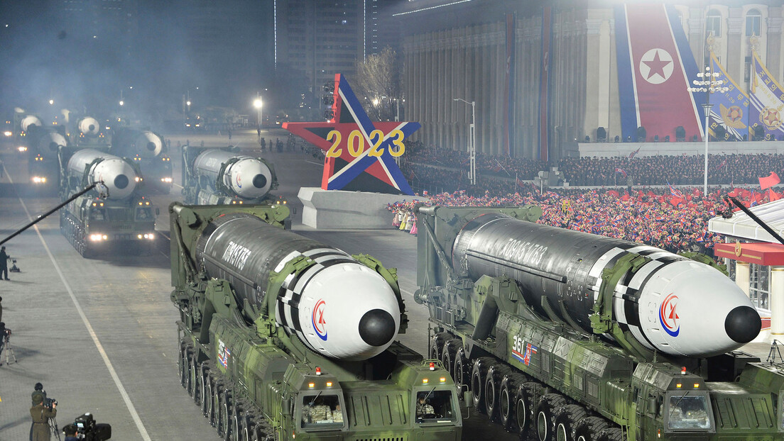 Највише интерконтиненталних балистичких ракета на ноћној паради у Пјонгјангу