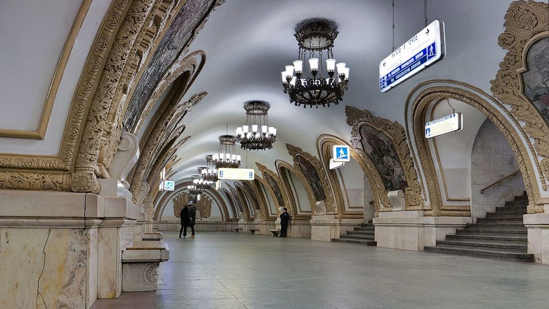 Подземни дворци Москве - Московски метро као царске палате