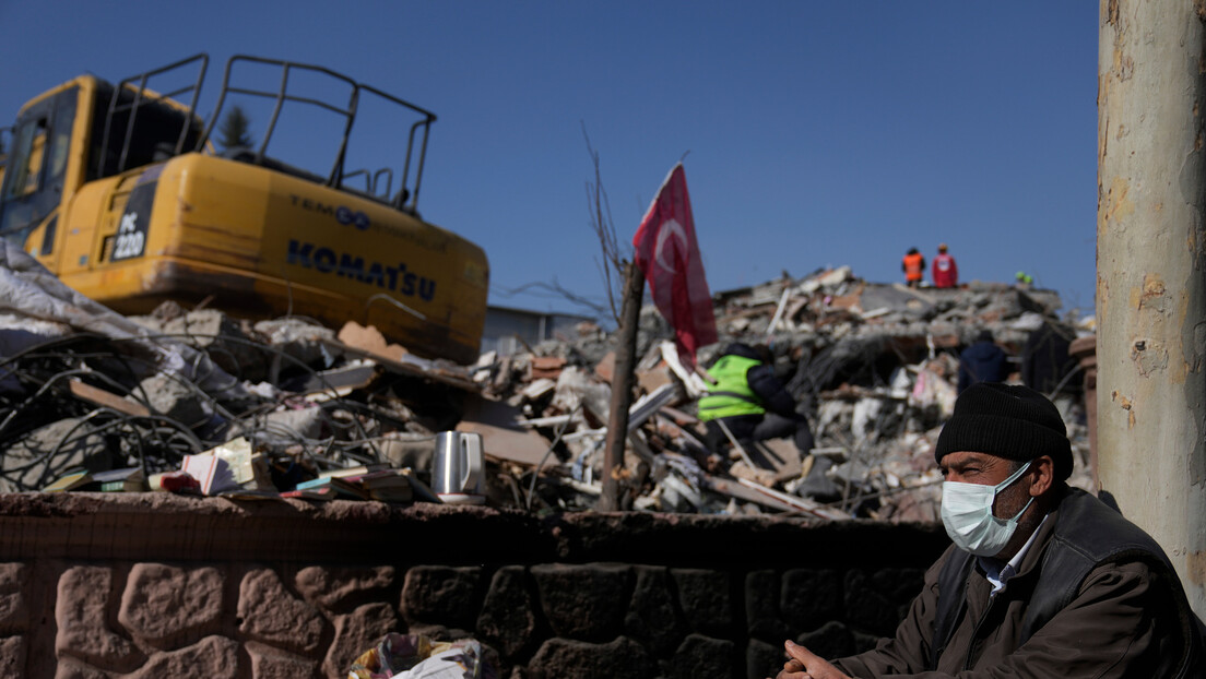 Земљотрес дипломатија: Грци међу првима прискочили у помоћ Турској
