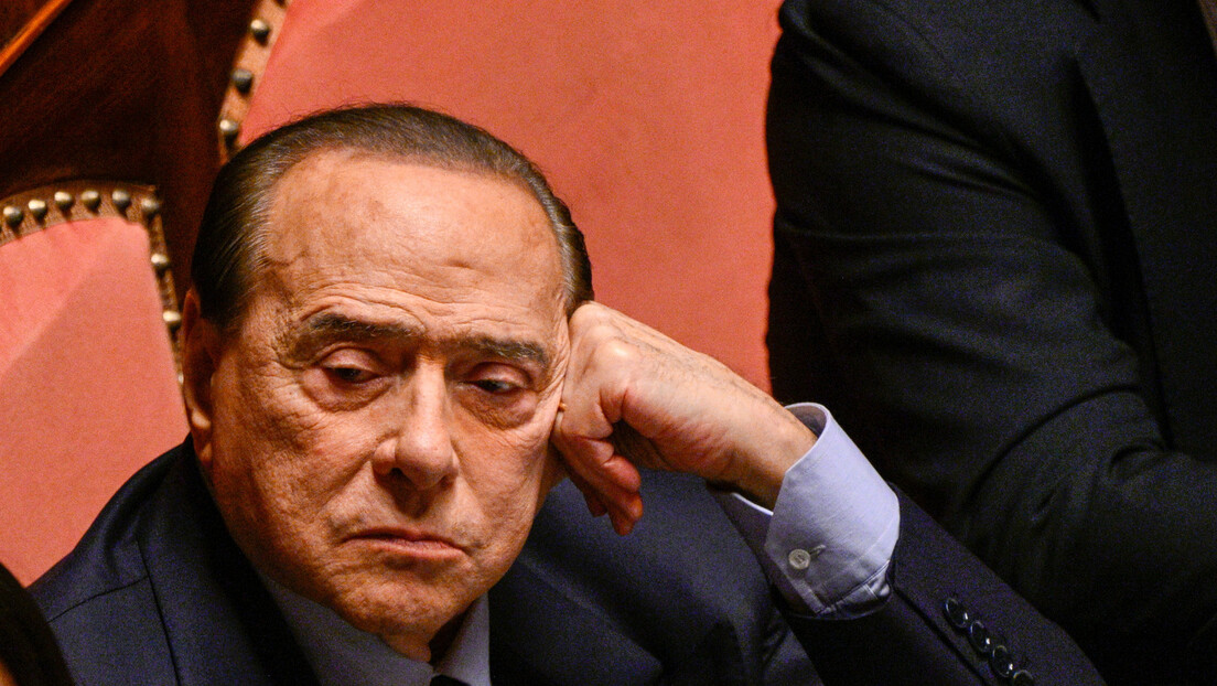 Берлускони: Да сам премијер не бих разговарао са "непристојним" Зеленским, он је крив за сукоб