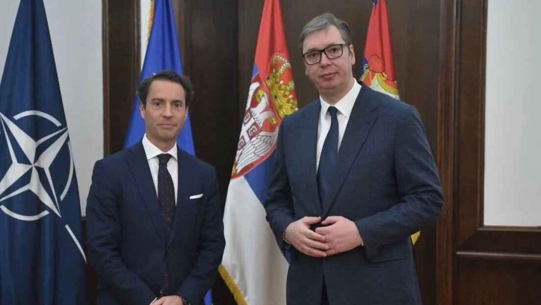 Vučić sa NATO zvaničnikom: Saradnja u okviru vojne neutralnosti