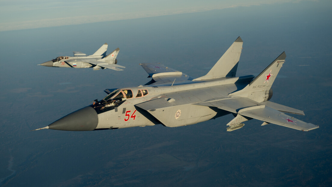 Ruski stručnjaci: Skupi američki F-22 ne može da obori balon sa velike visine, naš MiG-31 može