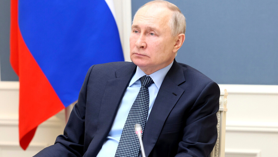 Путин: Идеју служења отаџбини преносимо са колена на колено