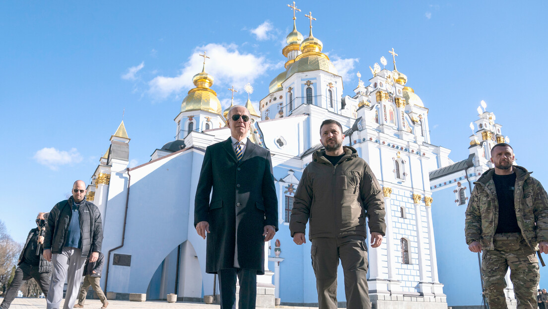 Асошијетед прес: Путин "одобрио" Бајденов долазак у Кијев