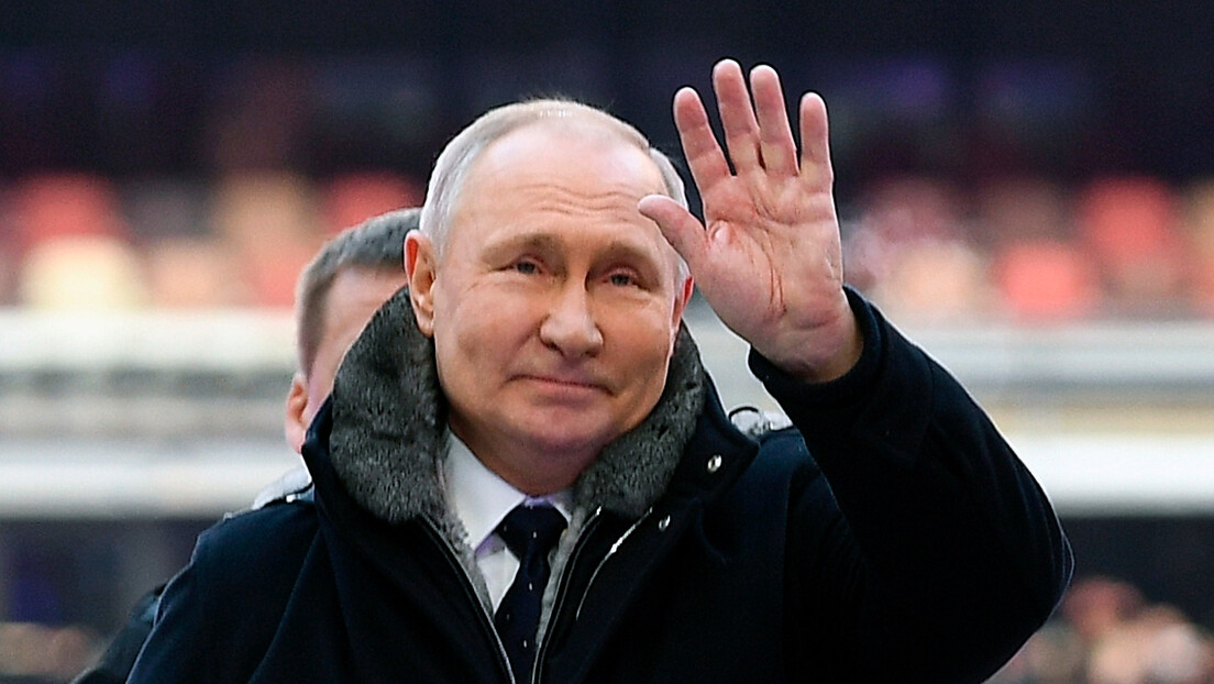 Putin čestitao Dan branilaca otadžbine: Vojska i flota garant budućnosti Rusije