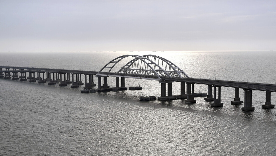 Кримски мост потпуно отворен за саобраћај, 39 дана пре рока (ВИДЕО)