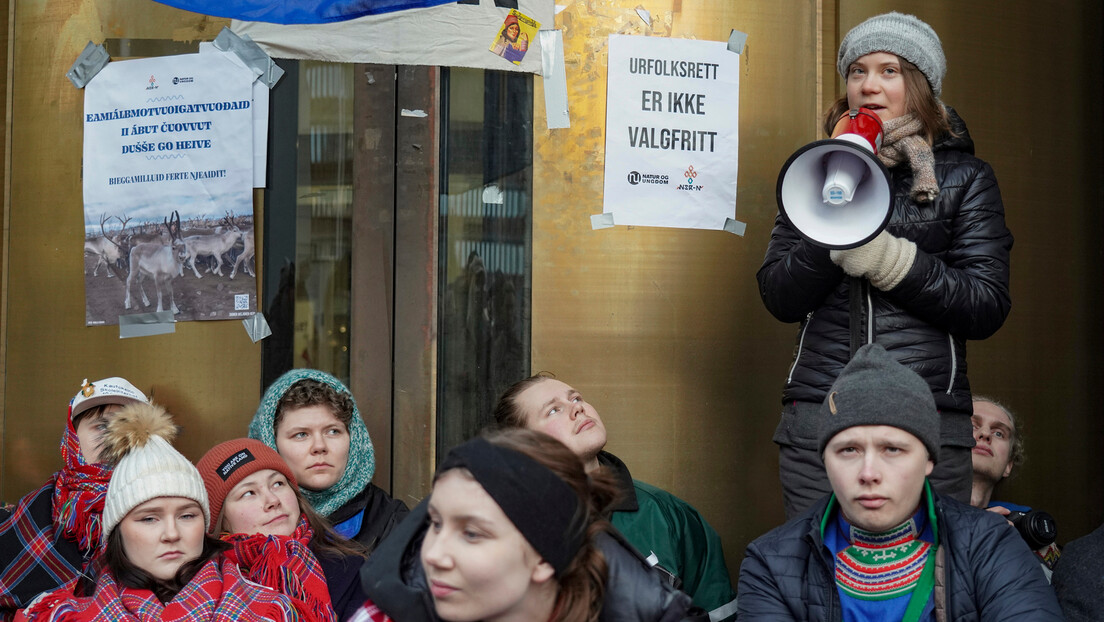 Свет се окренуо наглавачке: Грета Тунберг протестује због ветрењача