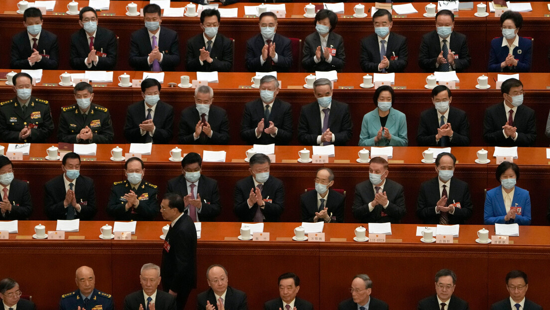 Кинески парламент: Залажемо се за мирно уједињење са Тајваном