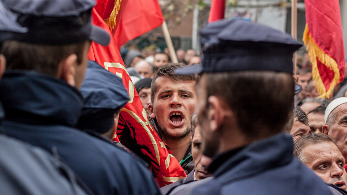 Албанија или Црна Гора: У месту код Подгорице заставе УЧК и "велике Албаније" (ФОТО)