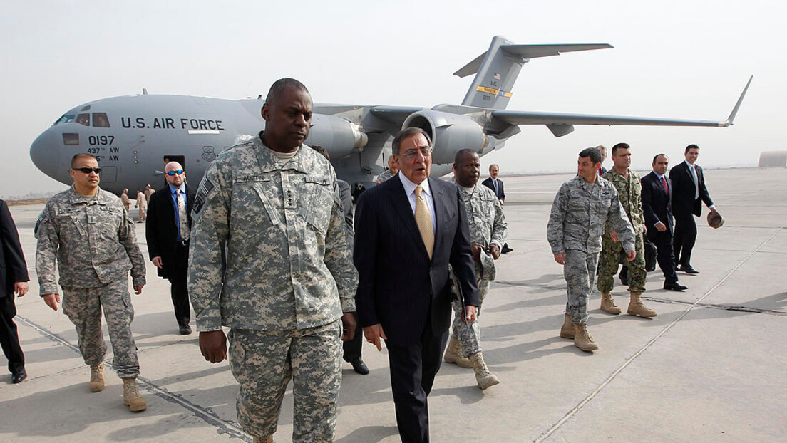 Шеф Пентагона ненајављено у Ираку: Остајемо до даљњег