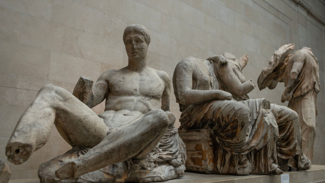 Ватикан после два века Грчкој враћа делове скулптуре из Партенона