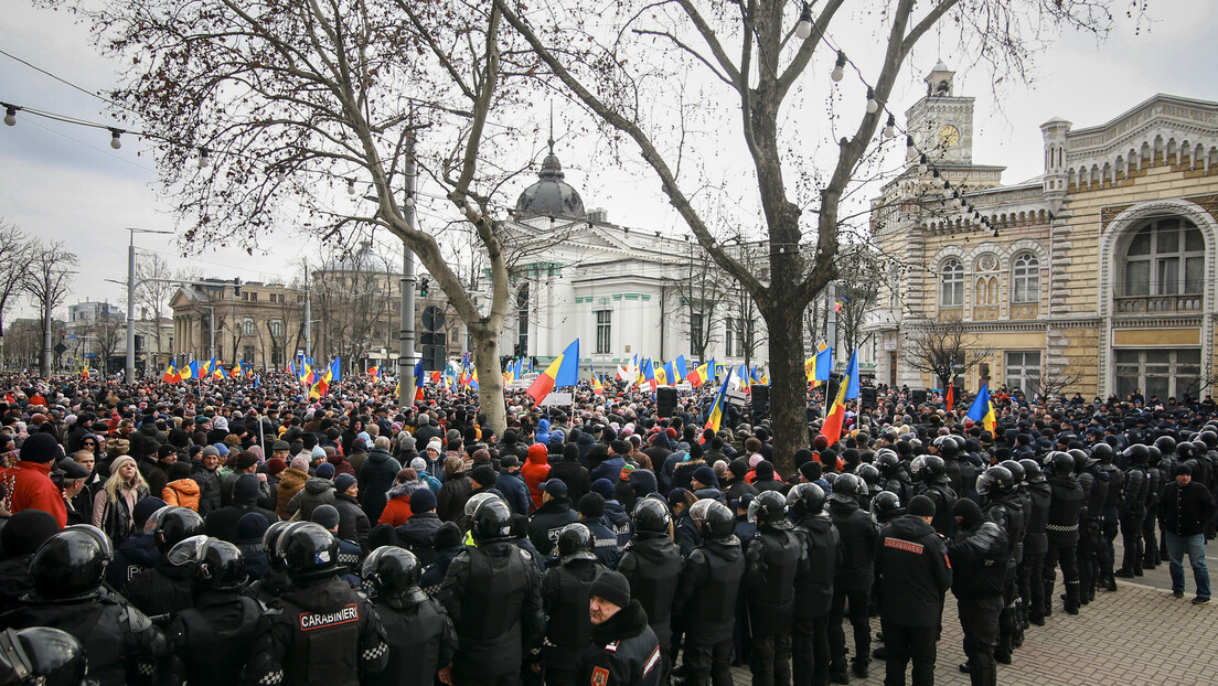 Демонстранти у Молдавији се сукобили са полицијом, ухапшене 54 особе (ВИДЕО)