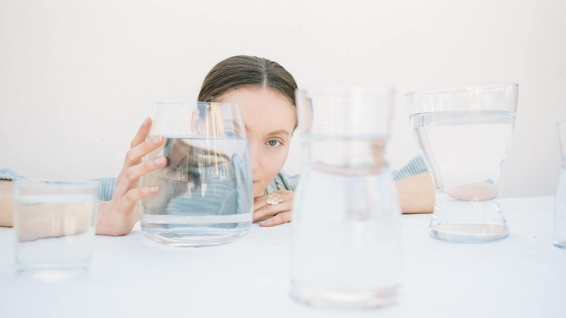 Научници и даље не могу да се сложе колико чаша воде нам је заиста потребно дневно