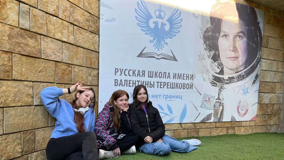 РТ Балкан у руској школи: Ђаци воле математику, а зазиру од физичког