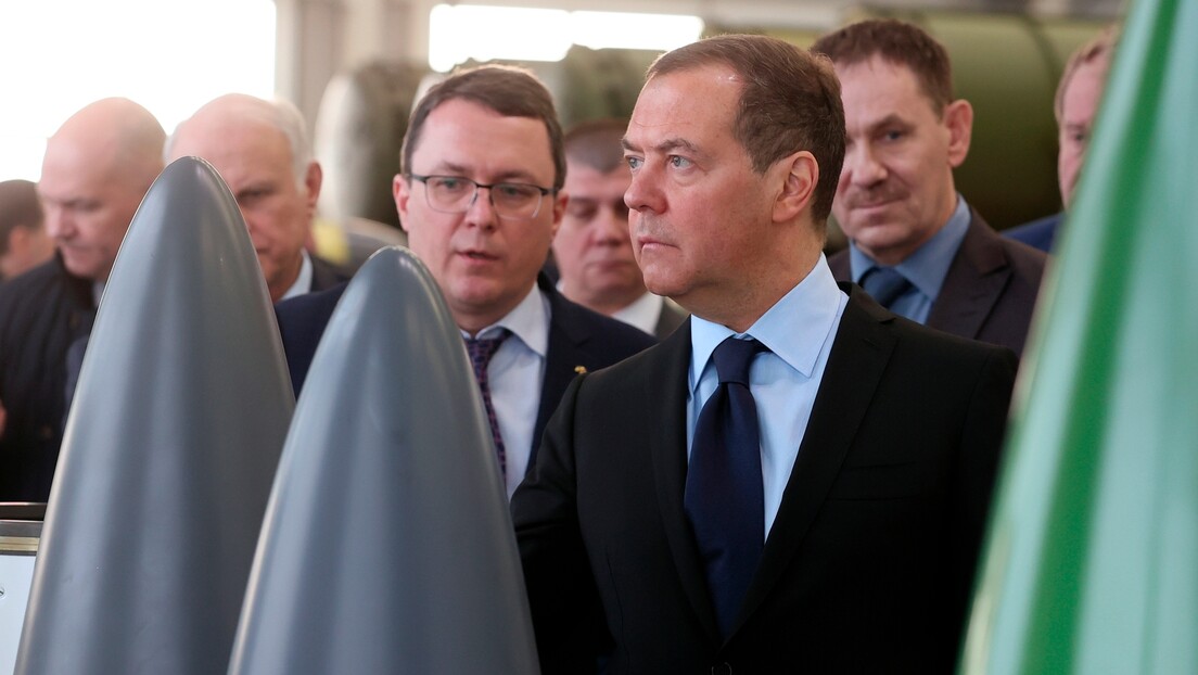 Medvedev o najavi hapšenja Trampa: Amerikanci, pošaljite Bajdena na smetlište istorije