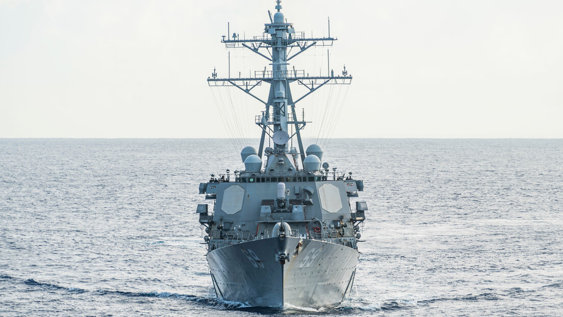 Кинеска војска: Ратни брод САД илегално ушао у воде Јужног кинеског мора
